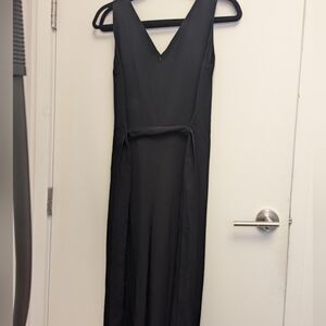 Everlane v neck jumpsuit black size 4